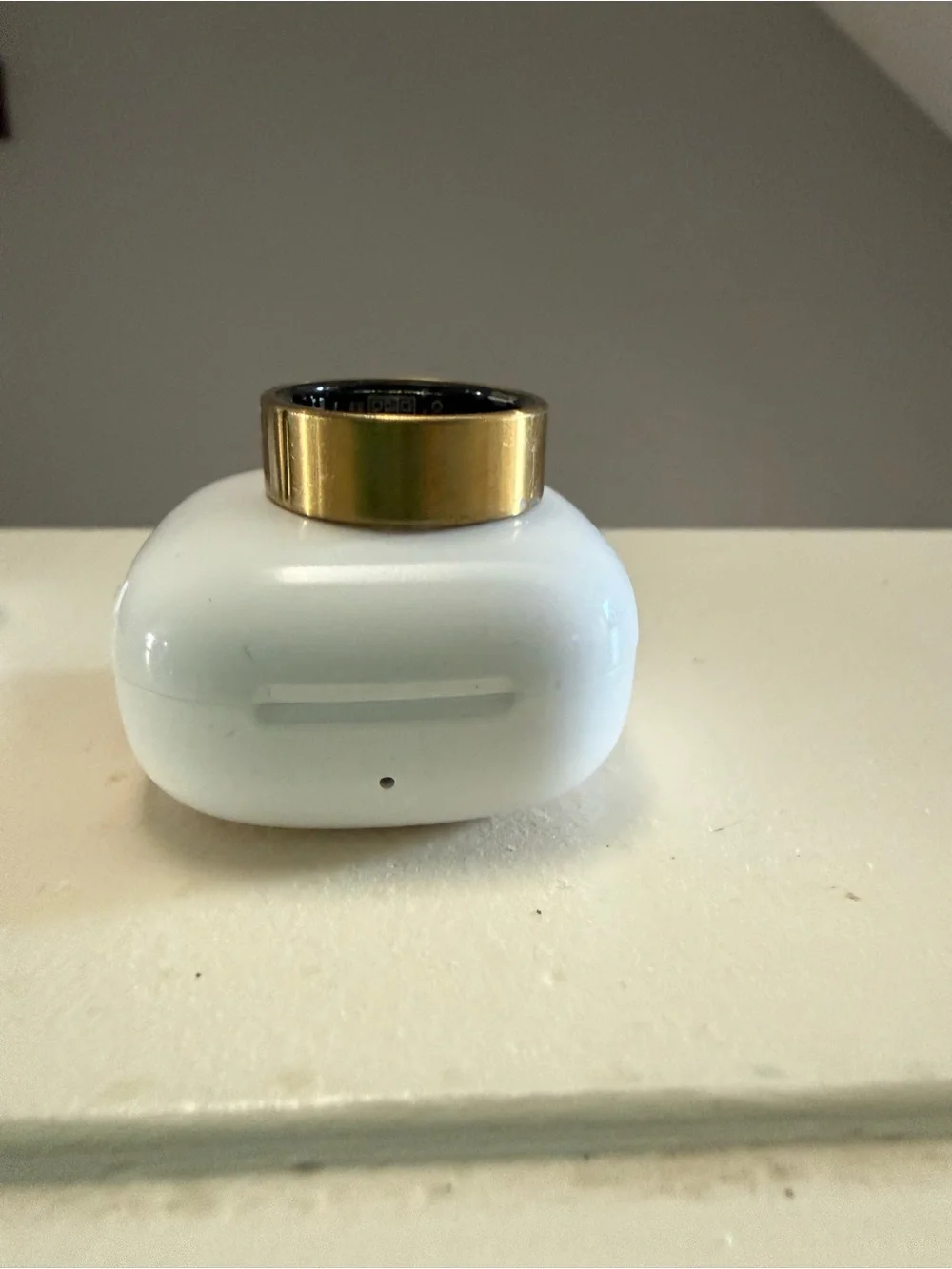 QALO Gold Smart Ring - Size 8 3 silicone guards included and white charging case